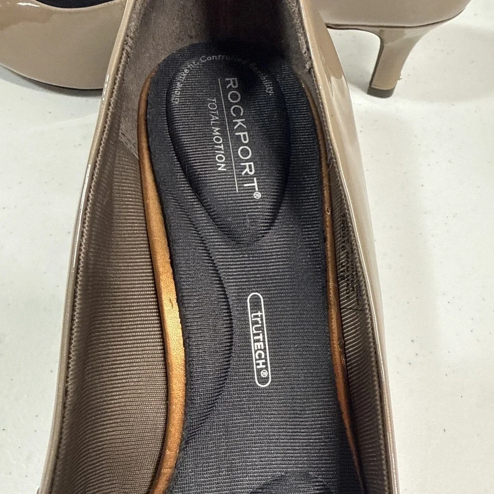 Rockport Total Motion Taupe Patent Leather Pointed Toe Pumps CM0296 Women Size10